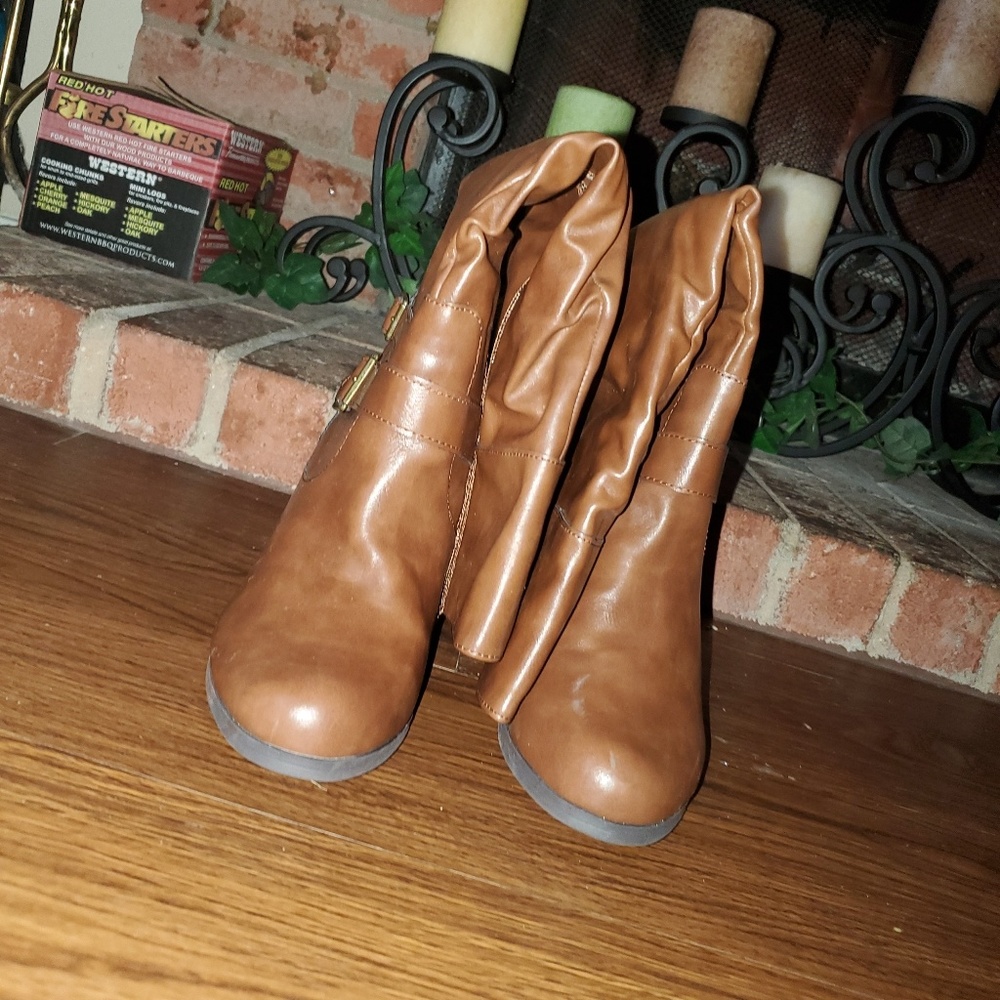 Fall boots - Picture 2 of 3